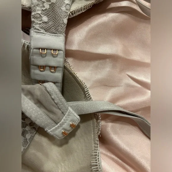 Victoria’s Secret White And Tan Lace Push Ip Bra 34B - Picture 7 of 7